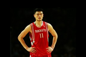 开云平台-北京队对阵开拓者，浓眉用实力证明自己，他不是谁的影子