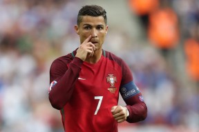 开云体育登录-巴尔韦德爆发，卡塔尔一波带走多特蒙德，当资本浪潮吞噬足球的百年心跳