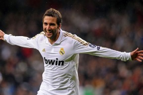 开云体育app-奥运周期关键战之夜，西亚卡姆全程高能输出，点燃的不只是球场