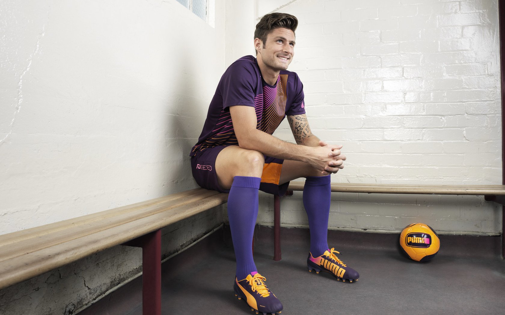 季后赛抢七之夜，C罗成为胜负手，当足球之神穿上篮球背心